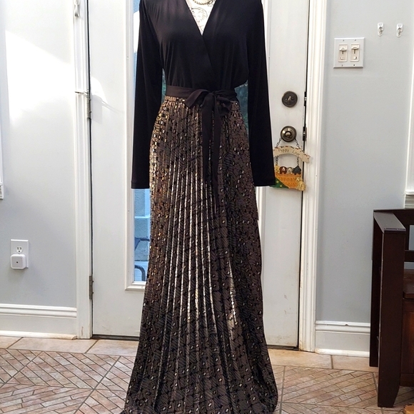 LuLaRoe Dresses & Skirts - Lularoe DeAnne size large dress NWT